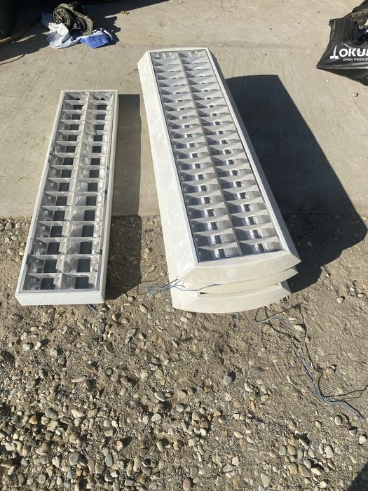 De vanzare corpuri neone plus neon