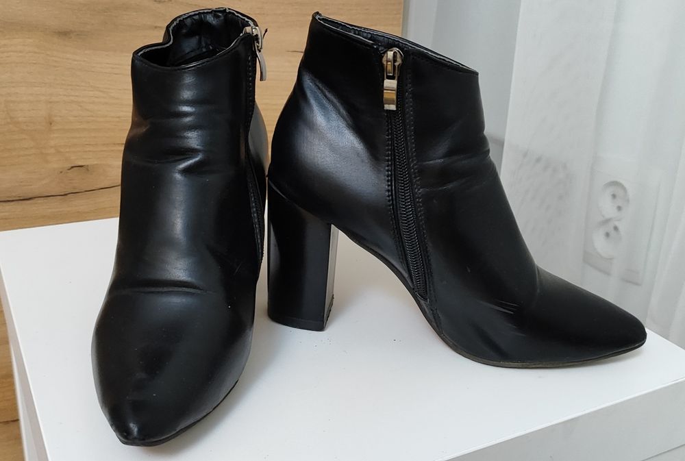 Продам недорого обувь б/у размер 35-36