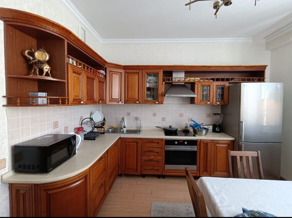 Кухонный гарнитур деревяный