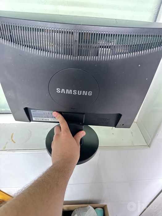 Monitor kompyuter