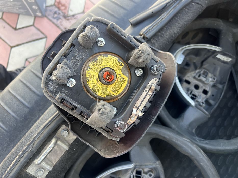 Руль аирбак целый