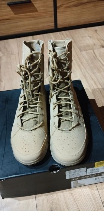 Bocanci vara oakley 44