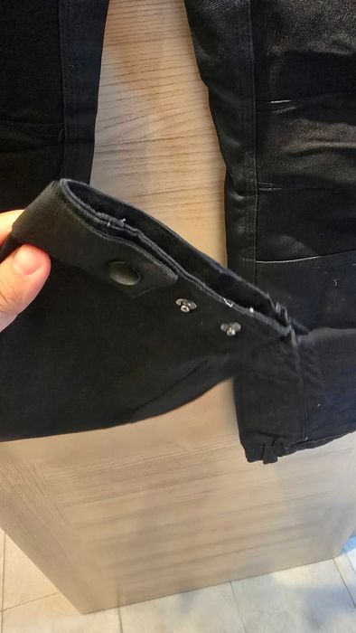 Pantaloni de lucru, marime L, multiple buzunare, negru