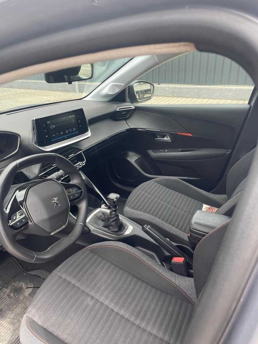 OCAZIE- Vand Peugeot 208 , 1.5 diesel , 100 cp