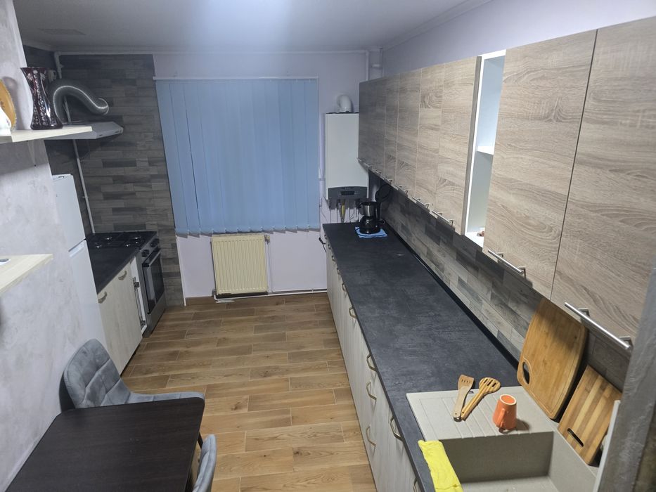 Inchiriez apartament 3 camere