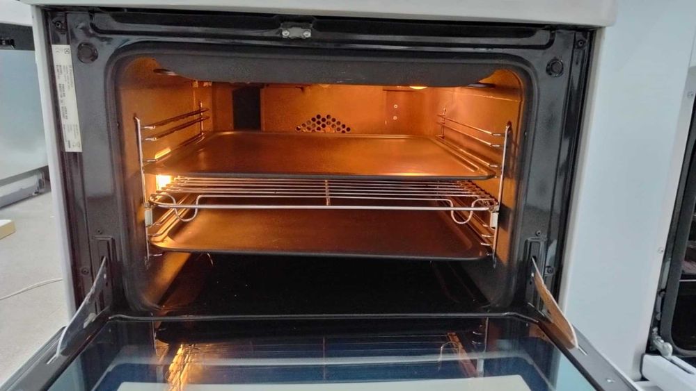 Готварска печка с керамичен плот Electrolux Voss Индукция-Induction