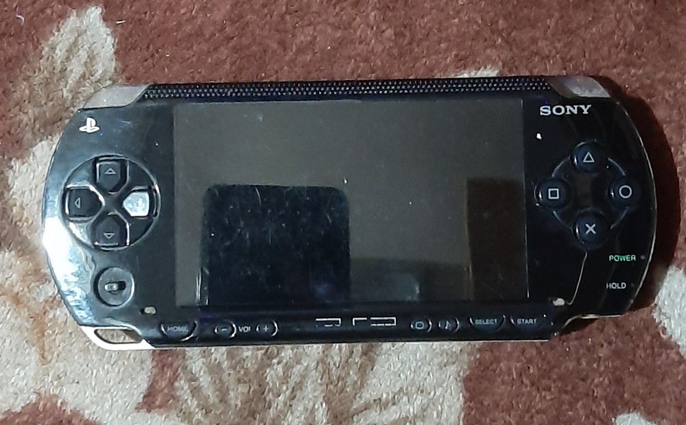 Vând psp în stare bună estetică  1004