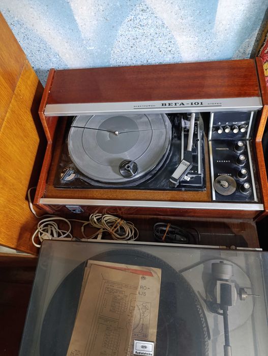 Стерео проигрыватель ВЕГА 101. С колонками.