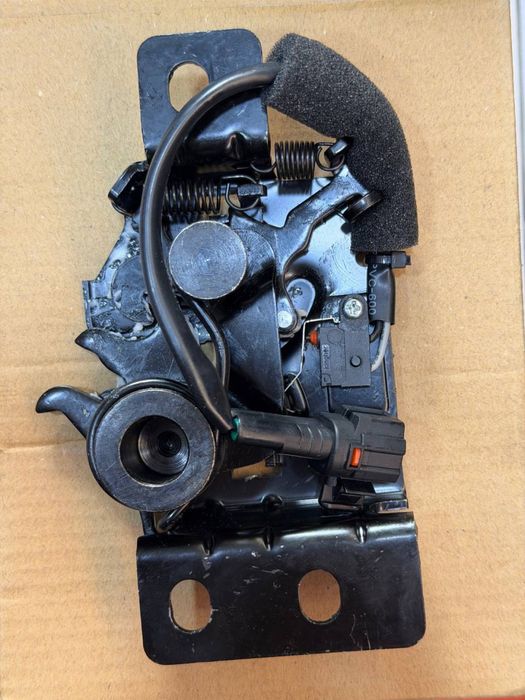 Замок капота BYD SONG PLUS