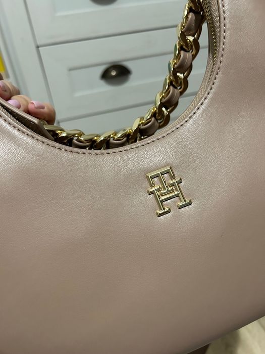 Geanta bej piele naturala Tommy Hilfiger