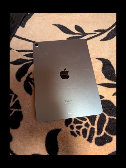 Vand sau schimb ipad m2 si iphone 15 plus