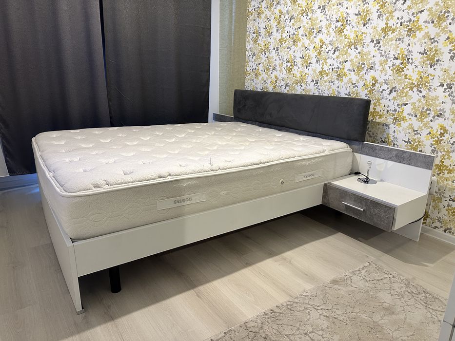 Pat matrimonial 160x200 cu somniera metalica si noptiere