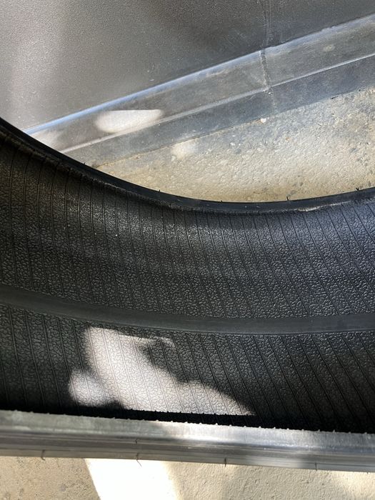 235/35 19 балон б/у в хорошем состоянии