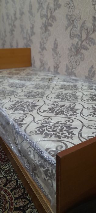 Продаются 2 односпальные кровати с новыми матрасами (в пленке)