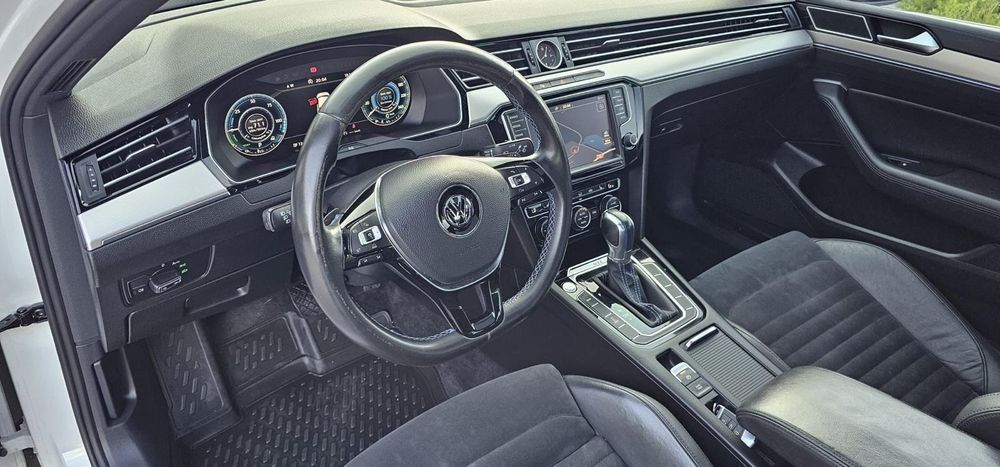 Volkswagen//PANORAMIC//GTE//B8//An 2016