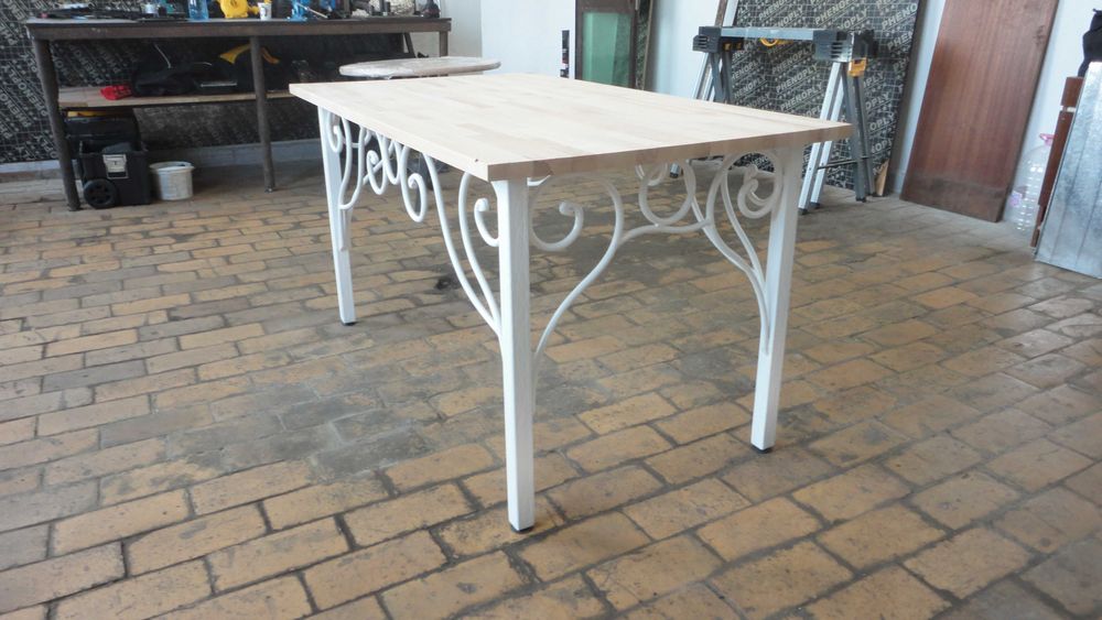 Ръчно изработена маса от ковано желязо