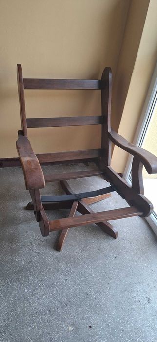 Fotoliu rotativ cu schelet de lemn si perne confortabile