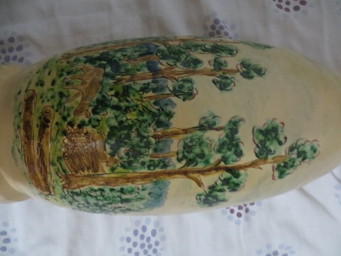 Антикварни вази с ръчно изрисувани мотиви