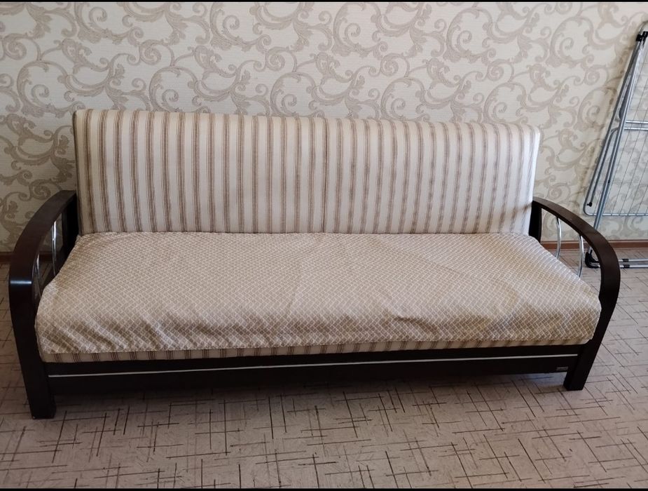 Продам диван в отличном состоянии.