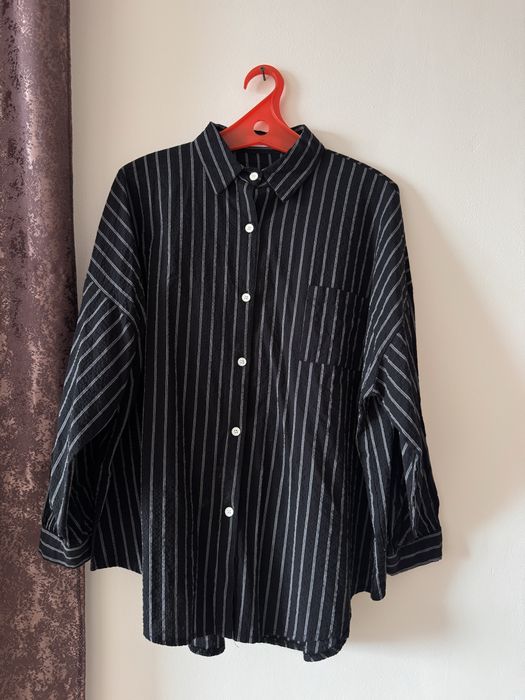 Продам рубашку черную в полоску