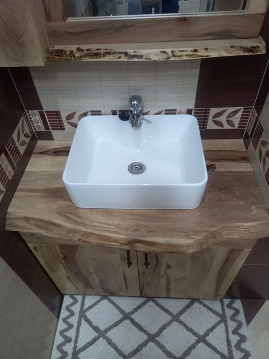 Обзавеждане за баня от орех