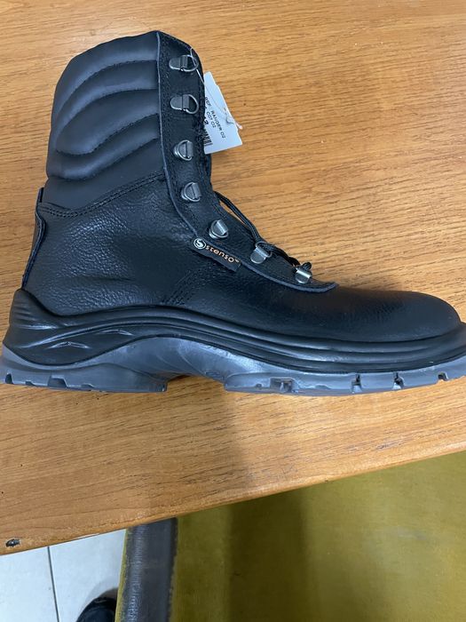 Продавам зимни обувки високи