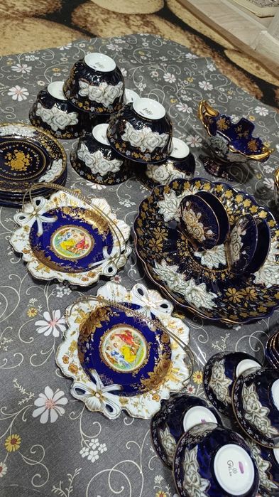 Посуда для кухний.
Тарелка 16 
Пиёла 18 та
Чойнак 2 та
Овальный закуск