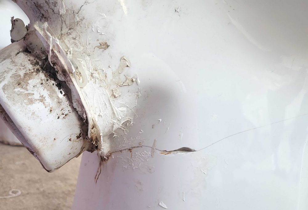 Унитаз (2та) ва раковина (2та) сотаман (Продам 2 унитаза и 2 раковины)