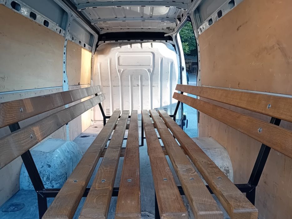 Пейки със метални крачета