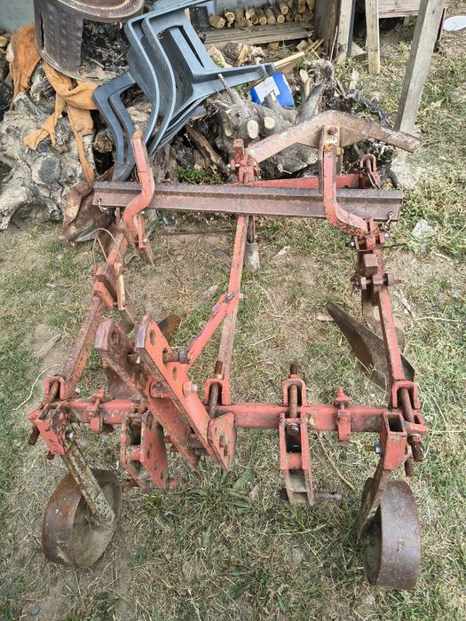 Tractor viticol și utilaje