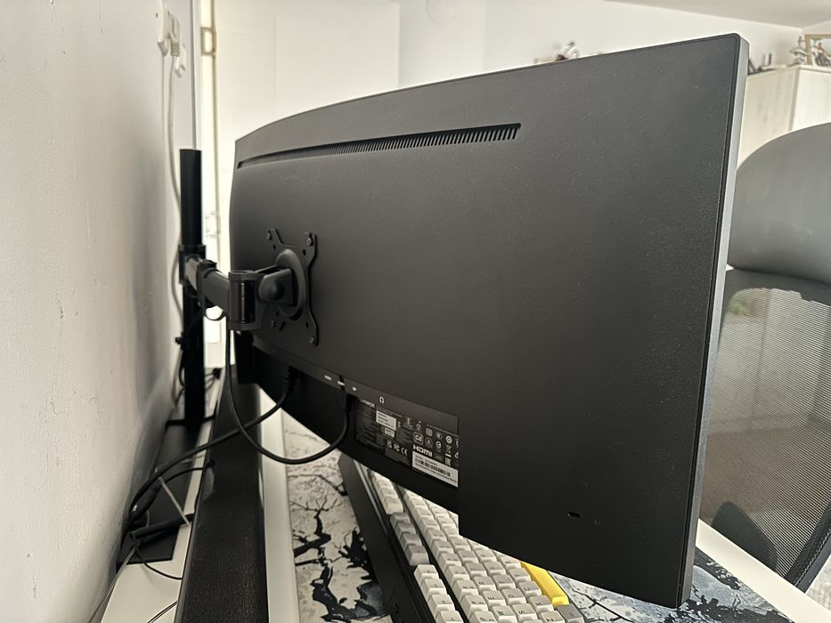 Asus Phantom Gaming 34" Ultrawide монитор