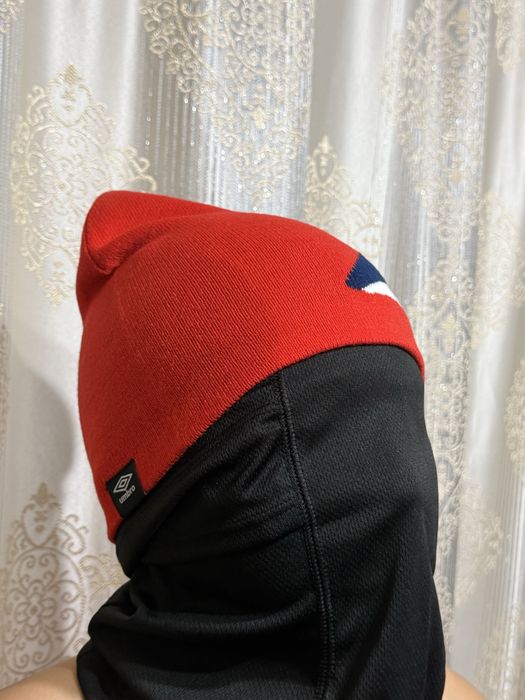Шапки UMBRO в наличий