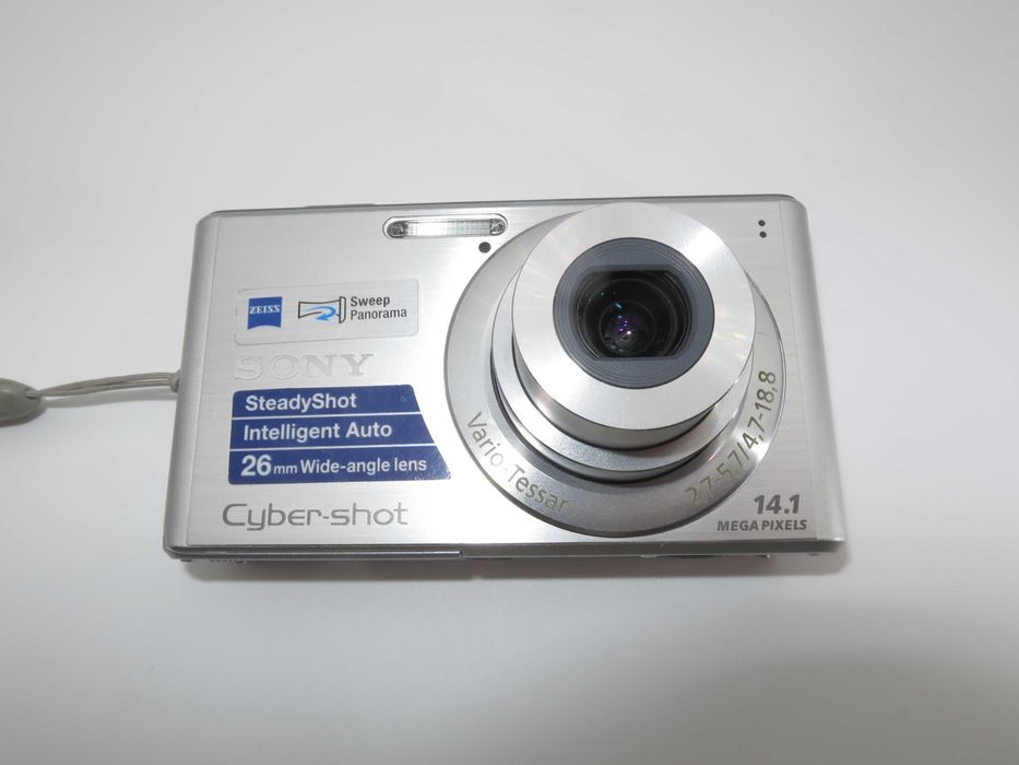 Sony Cyber-shot DSC W530 ултра компактен цифров фотоапарат в сребърен цвят, малка дигитална камера 14MP, в чудесно състояние, работи перфектно