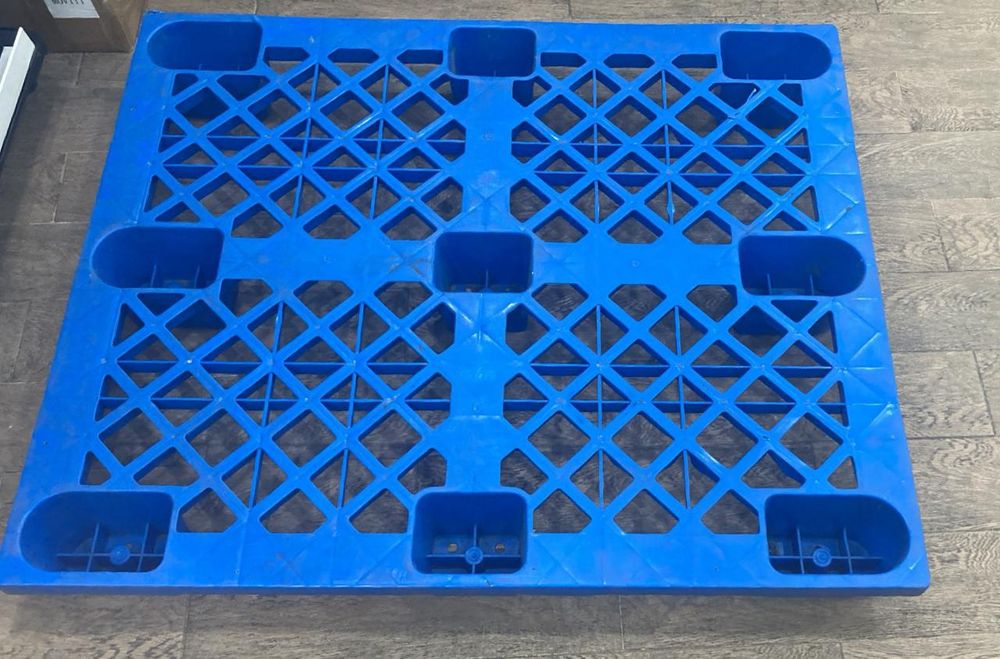 Пластиковые палеты сеточные