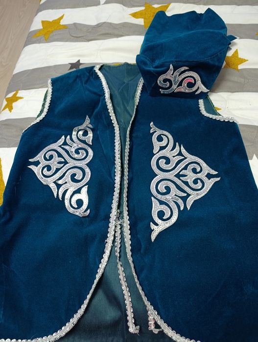 Продам национальную жилетку с банданой на мальчика