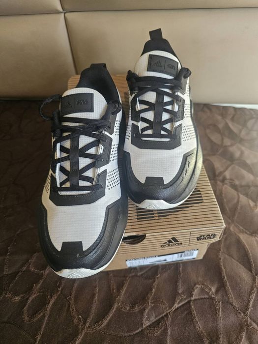 Adidas. Дамски маратонки