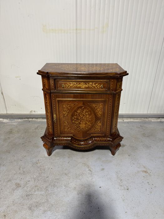 Comoda din lemn masiv cu intarsii, stil Louis XV