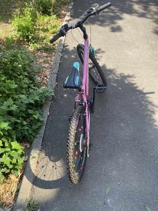 Vand bicicleta cu roti de 24