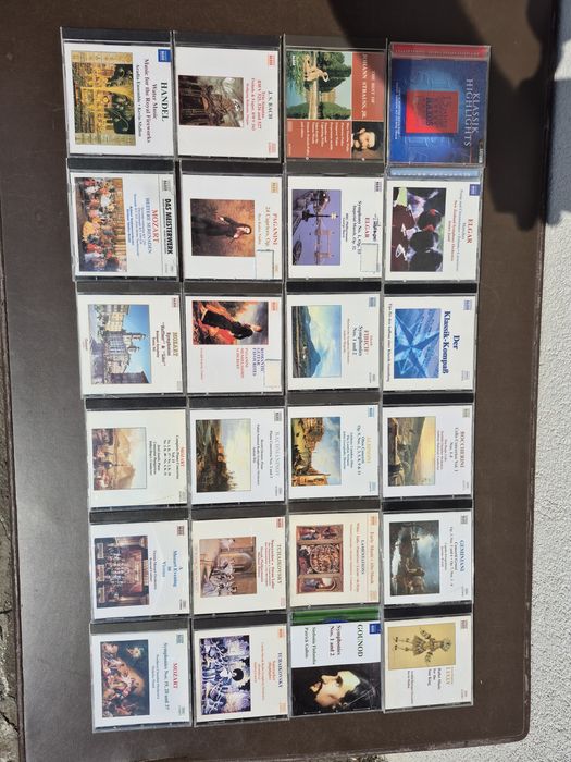 Vând Lot 24 CD cu muzica clasica mixta colectia NAXOS