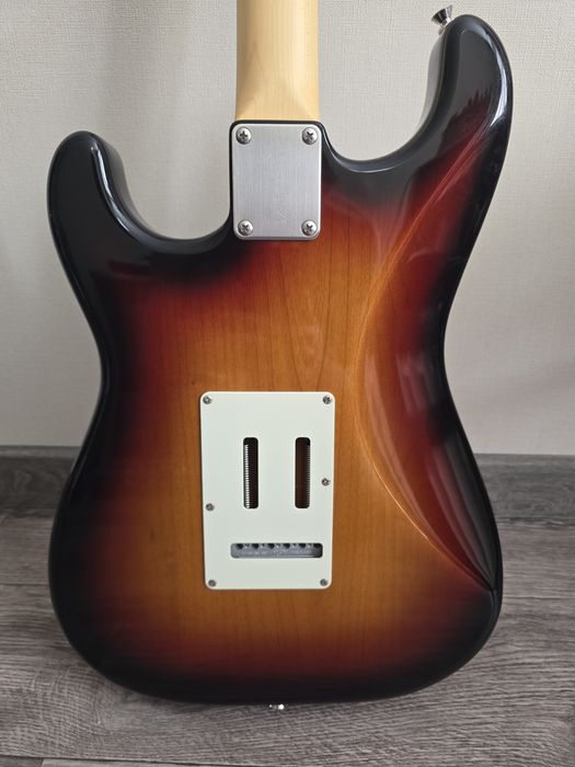 Продам электрогитару FGN