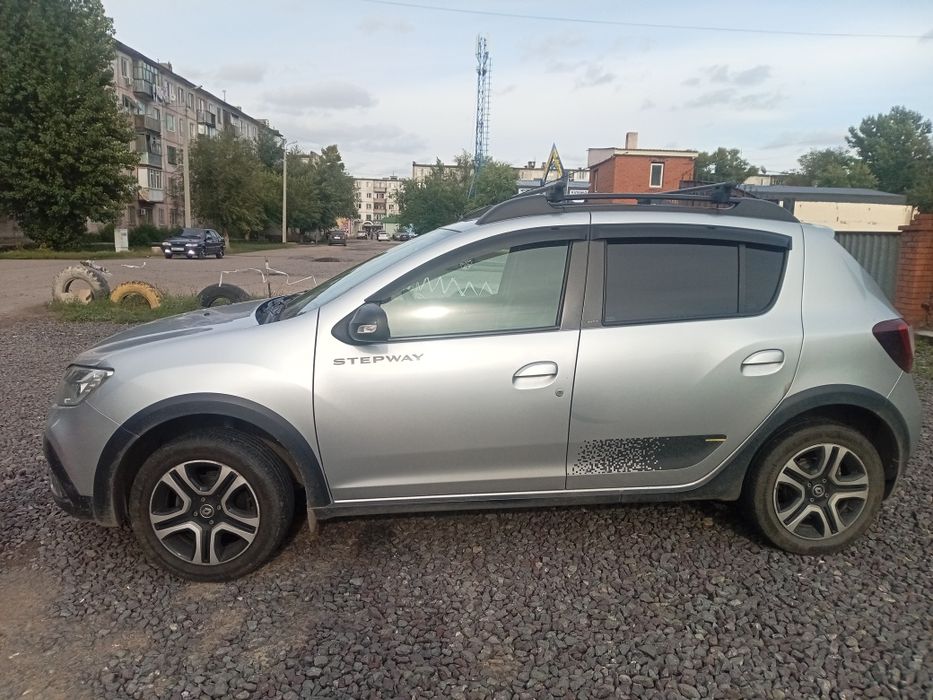 Продаеться машина рено сандеро степвей