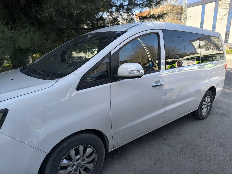 Продам минивэн JAC M4 автомат