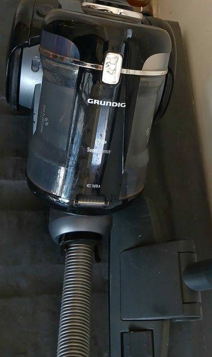 Прахосмукачка GRUNDIG