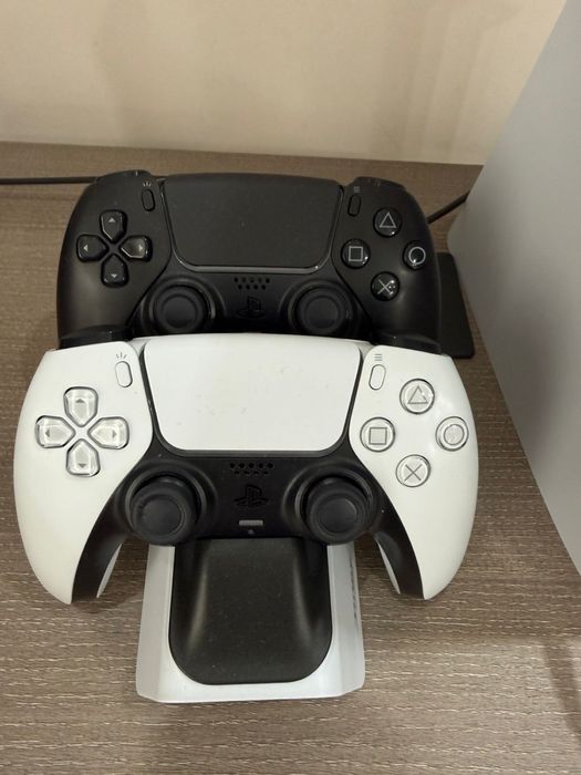 Playstation 5 с 2 геймпадами и играми