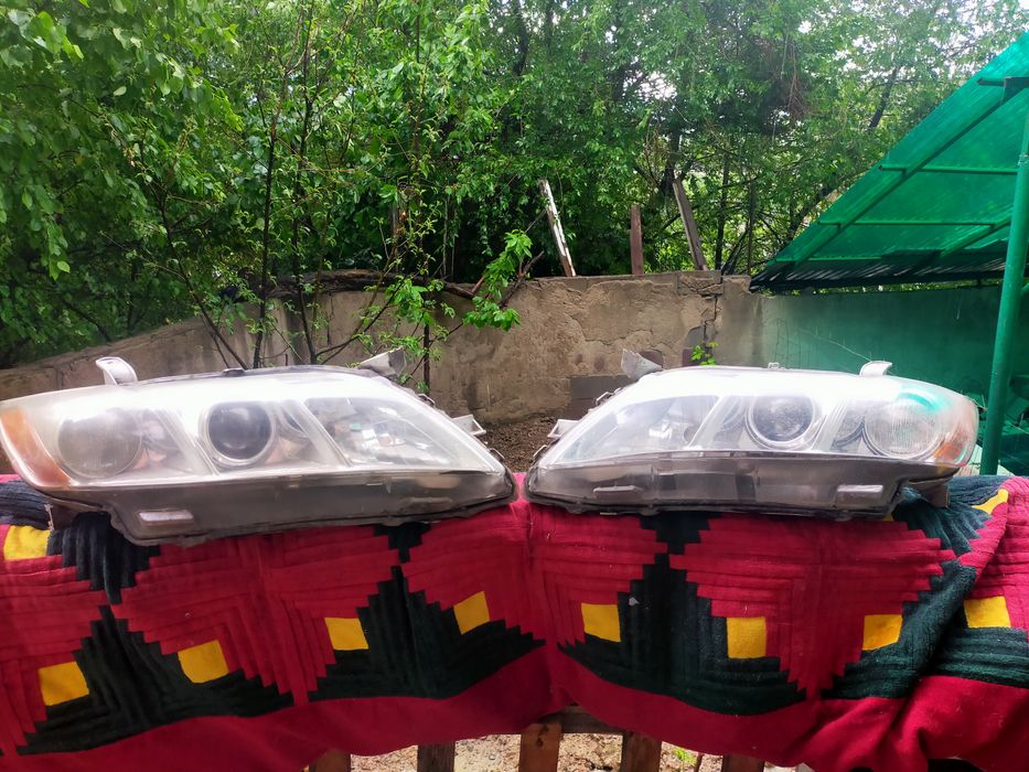 Фары на Toyota Camry 40