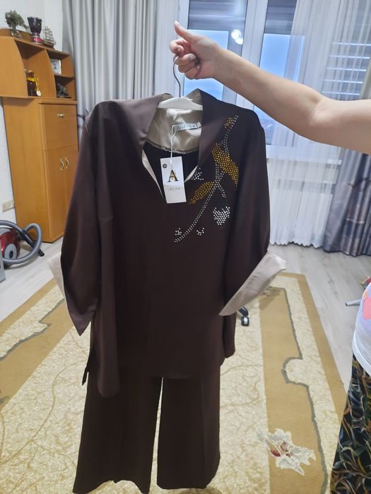 Продам брючный костюм