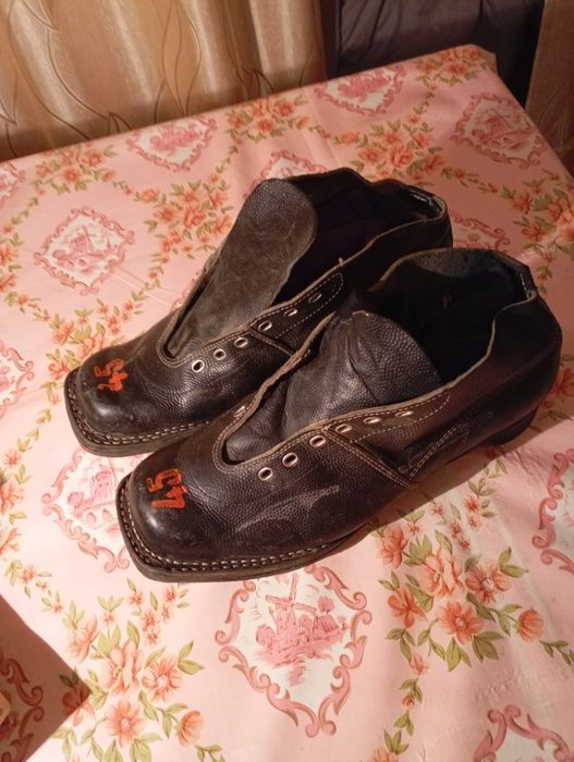 Продам лыжные ботинки