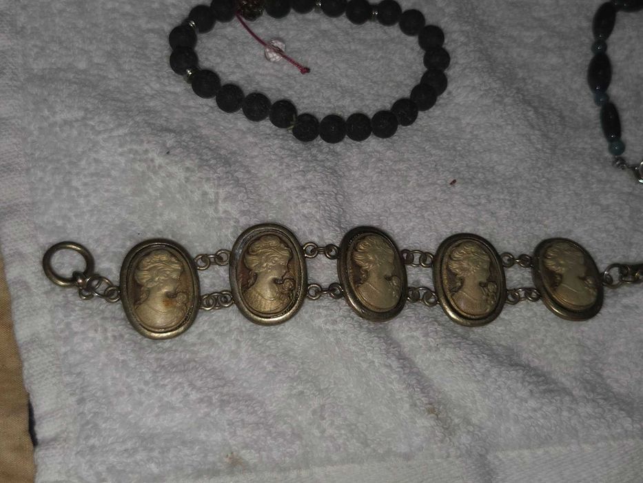 Lot vintage de 19 bratari diverse