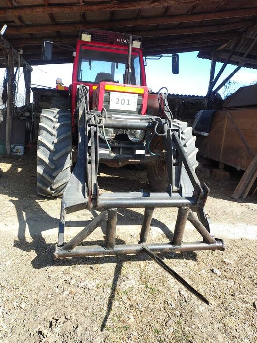 Vând tractor fiat
