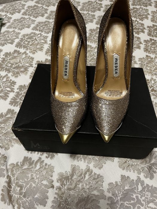 Туфли в золотом цвете